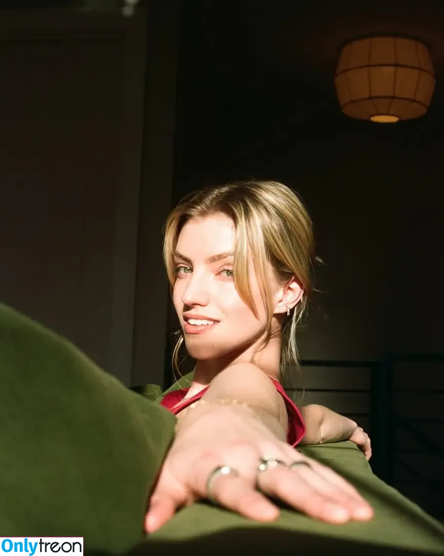 Niamh Adkins голая photo #0203 (niamhadkins)