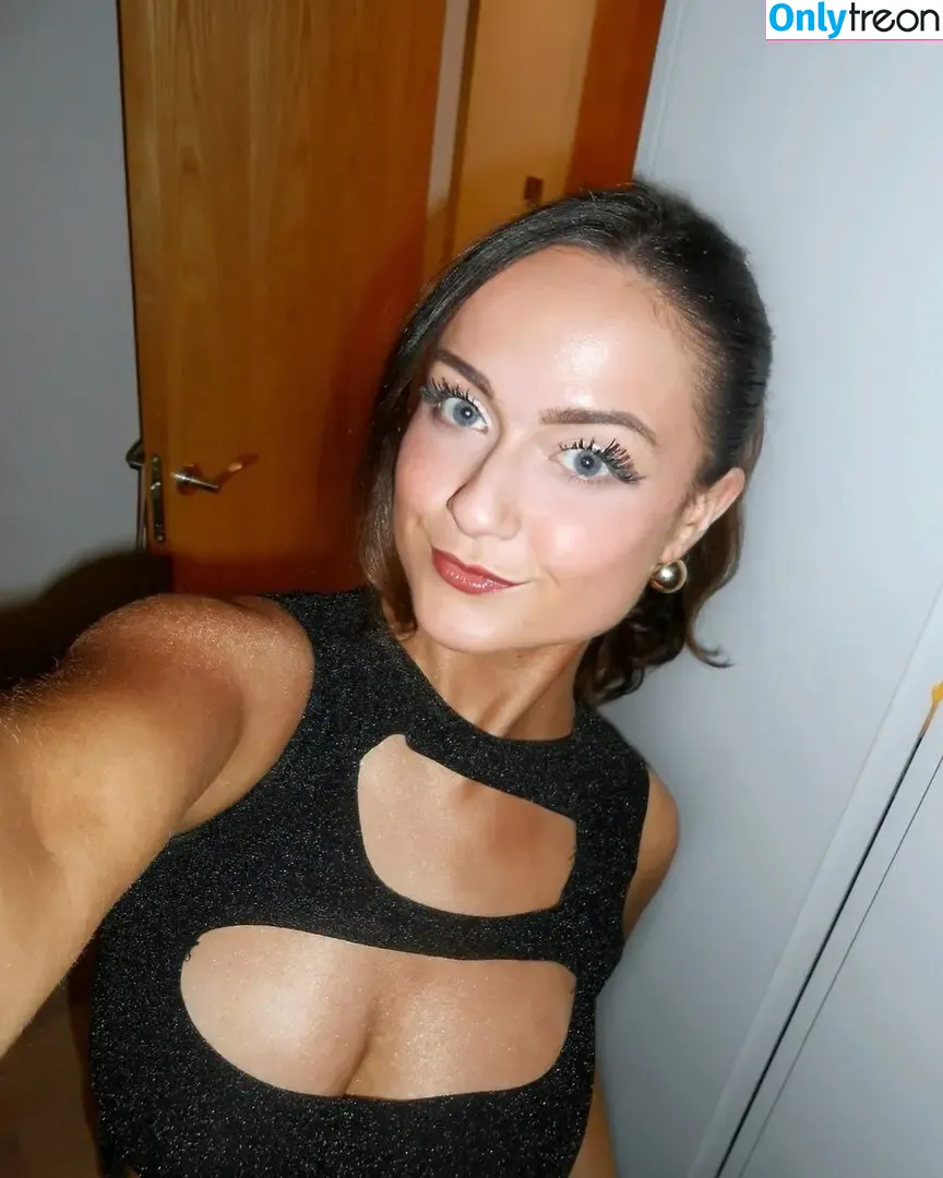 Niamh Cryan nude photo #0320 (niamh_cryan)