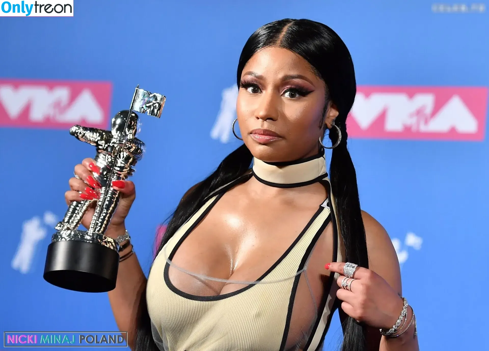 Nicki Minaj nude photo #0805 (nickiminaj)