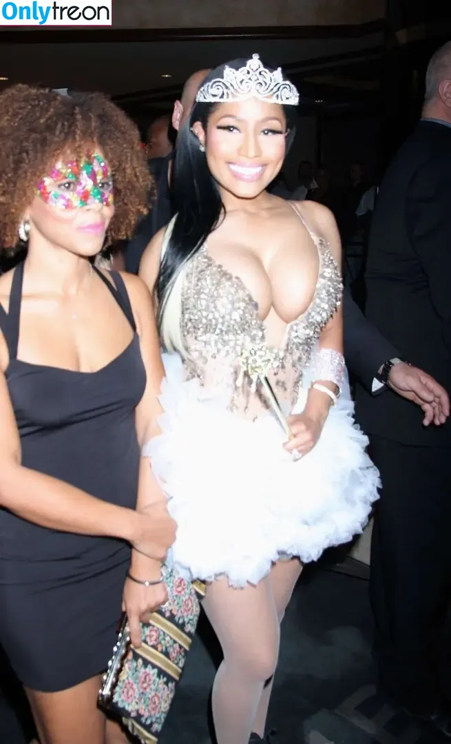 Nicki Minaj nude photo #1191 (nickiminaj)