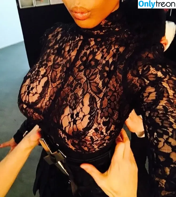 Nicki Minaj голая photo #1198 (nickiminaj)