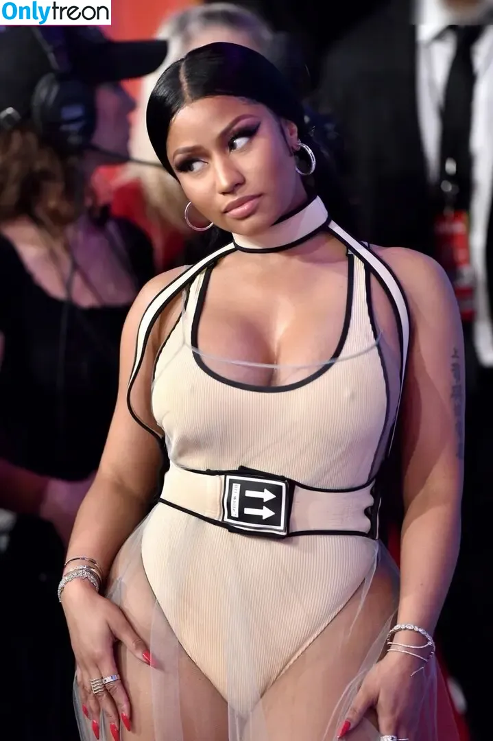 Nicki Minaj nude photo #1302 (nickiminaj)