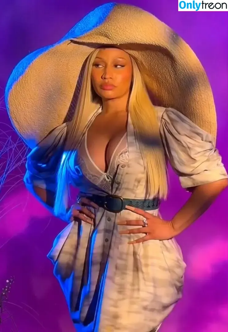 Nicki Minaj nude photo #1317 (nickiminaj)