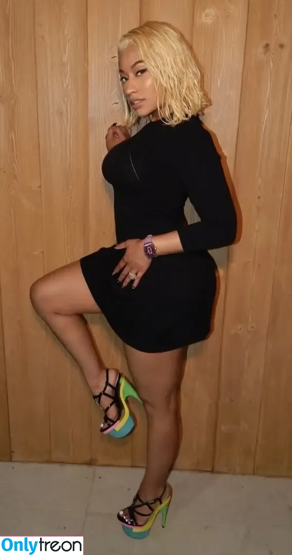 Nicki Minaj nude photo #1341 (nicki_minaj / nickiminaj)
