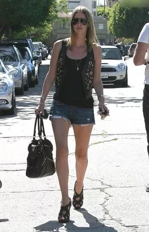 Nicky Hilton / NickyHilton nude photo #0012