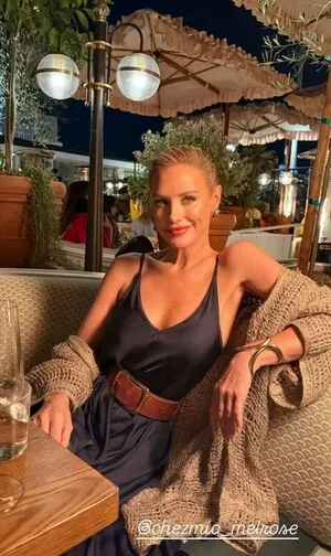Nicky Whelan / nickywhelan фото голая #0149