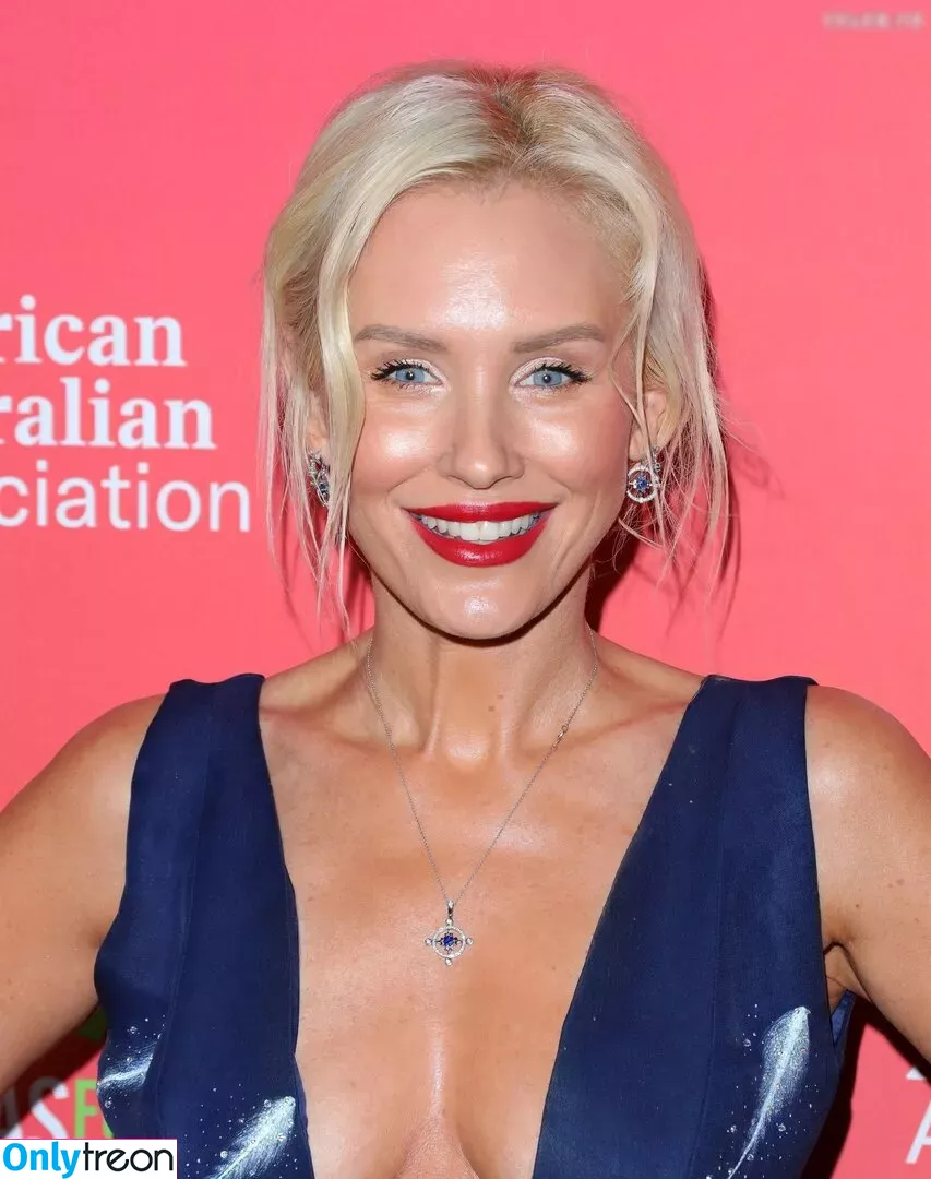 Nicky Whelan голая photo #0113 (nickywhelan)