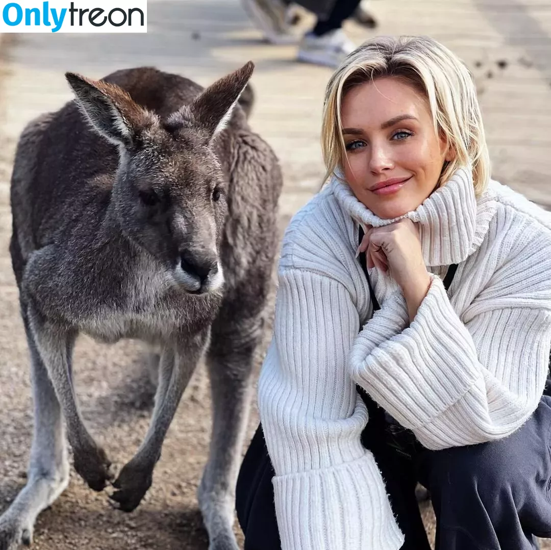 Nicky Whelan голая photo #0139 (nickywhelan)