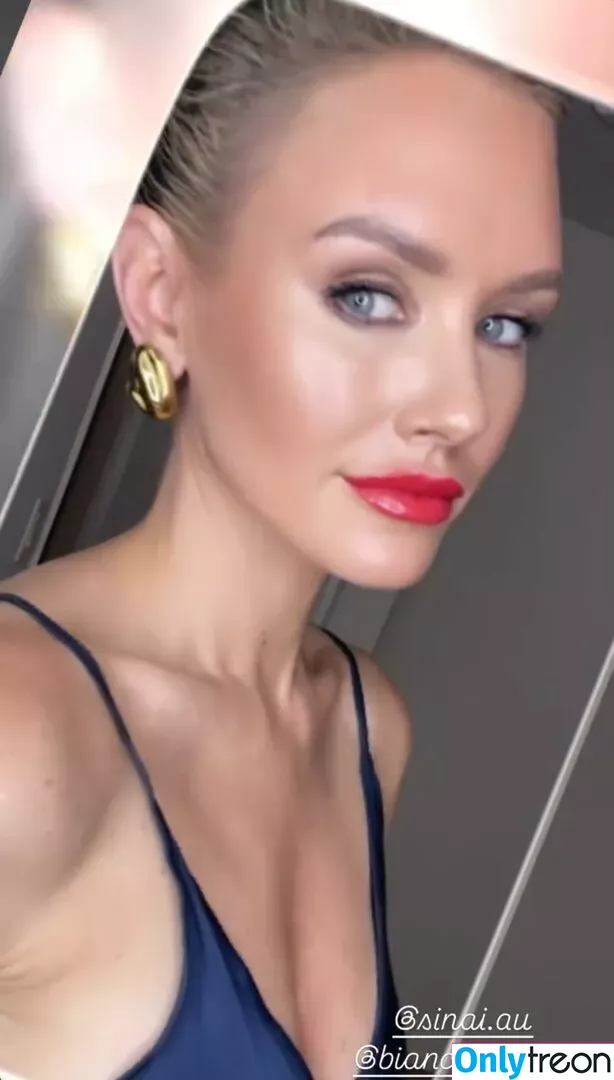 Nicky Whelan голая photo #0150 (nickywhelan)