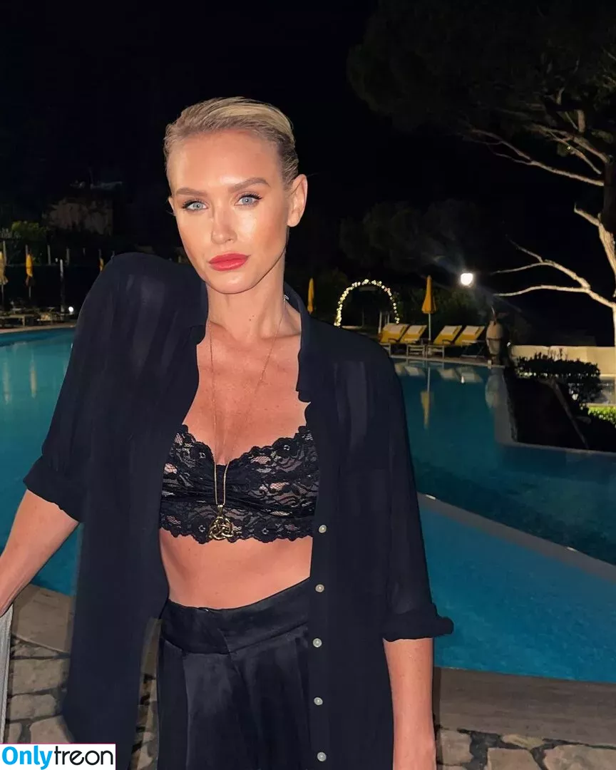 Nicky Whelan голая photo #0154 (nickywhelan)