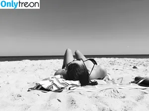 Nicole Brydon Bloom / n.brydonbloom nude photo #0002