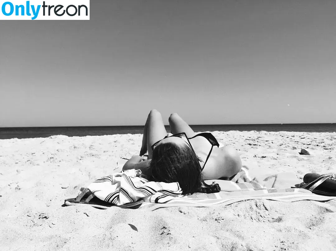 Nicole Brydon Bloom nude photo #0002 (n.brydonbloom)