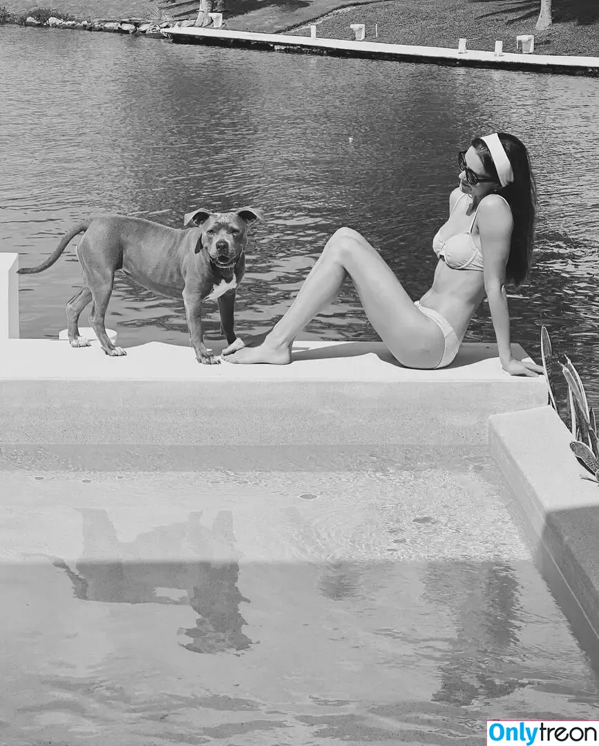 Nicole Brydon Bloom nude photo #0011 (n.brydonbloom)