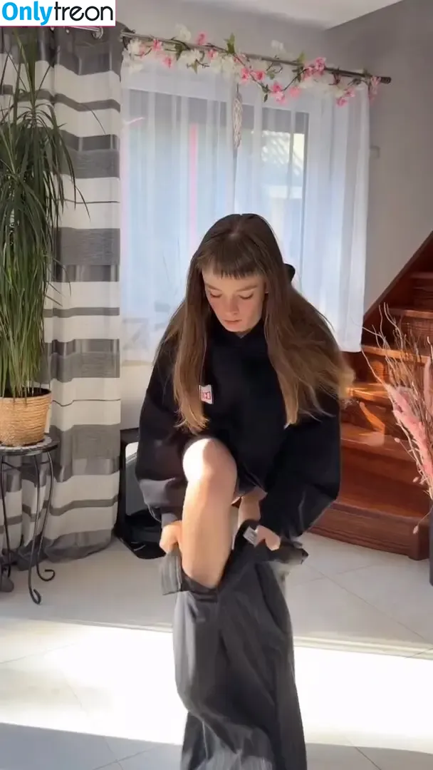 Nicole Czuj голая photo #0048 (czuj.nicki)
