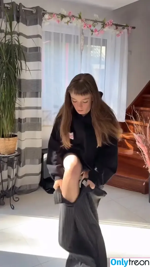 Nicole Czuj голая photo #0049 (czuj.nicki)