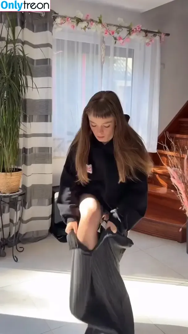 Nicole Czuj голая photo #0050 (czuj.nicki)
