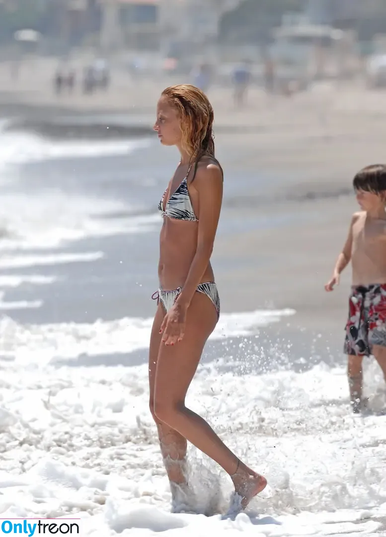 Nicole Richie nude photo #0056 (nicolerichie / nikolerichiexxx)