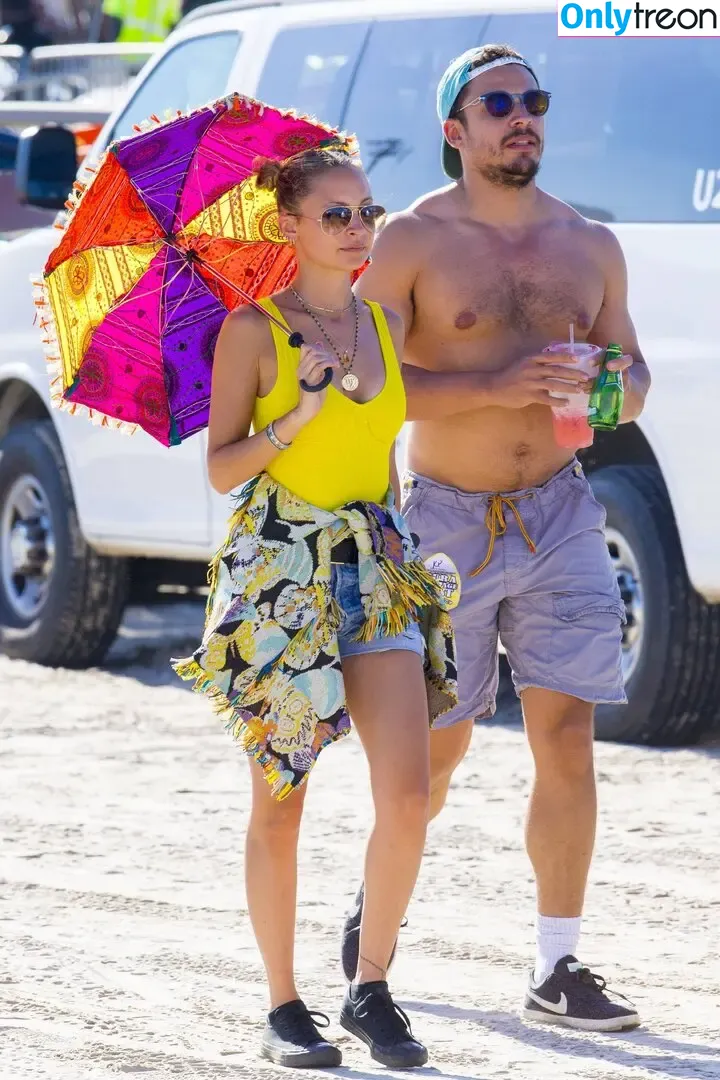 Nicole Richie nude photo #0099 (nicolerichie / nikolerichiexxx)