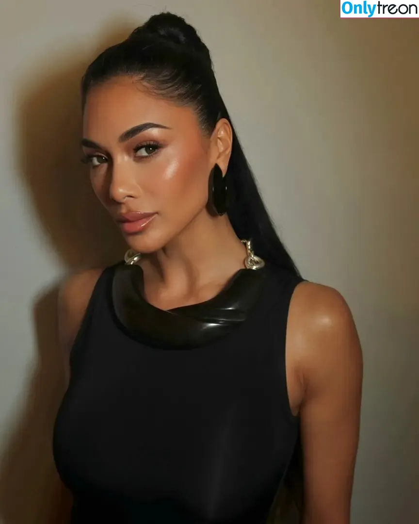 Nicole Scherzinger nude photo #2545 (NicoleScherzy / nicolescherzinger)