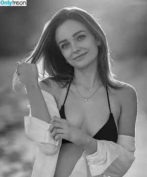 Nicole Schütte / nicole_schtte nude photo #0002