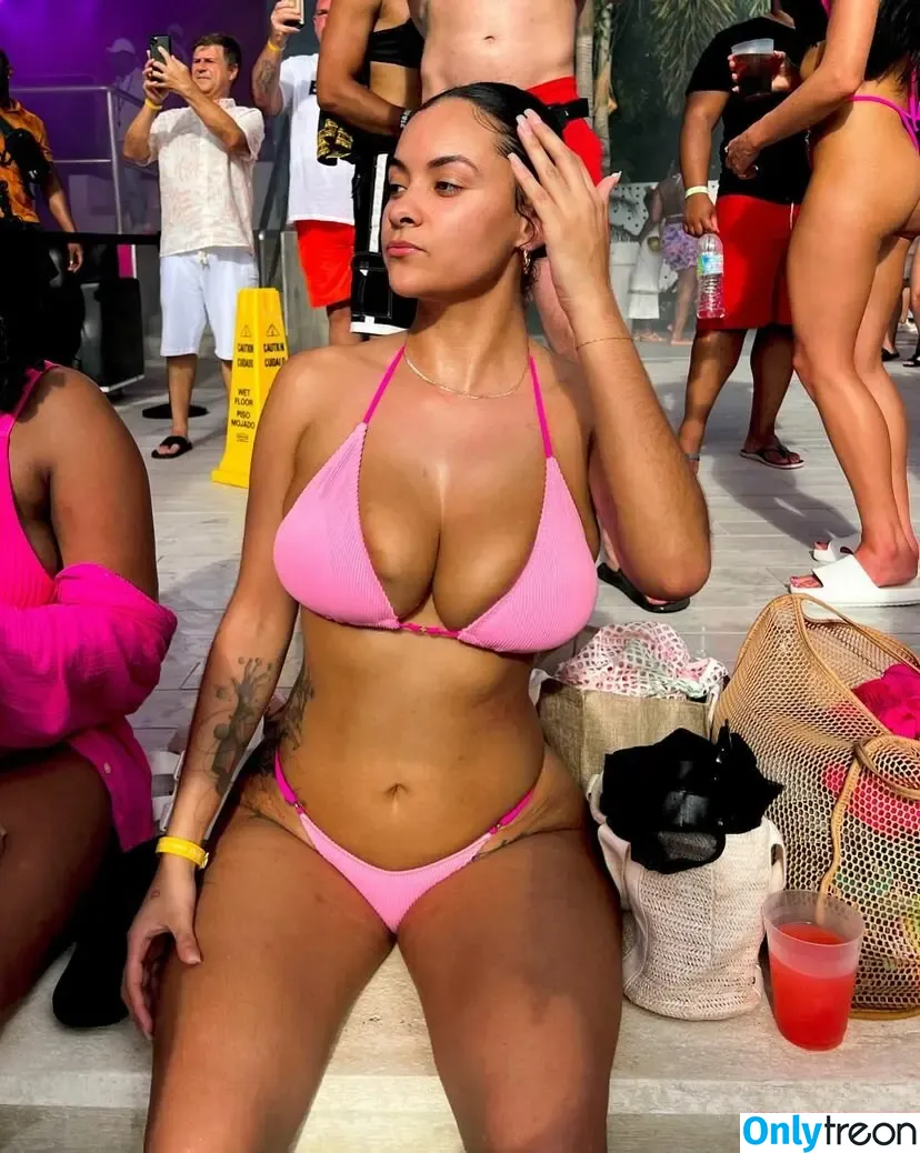 Nicolealexisxo nude photo #0026 (Nicolealexisxo)