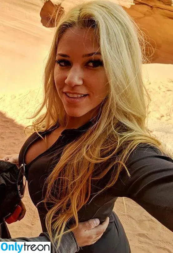 Nicolle A nude photo #0030 (nicatnitemusic / nicollelove)