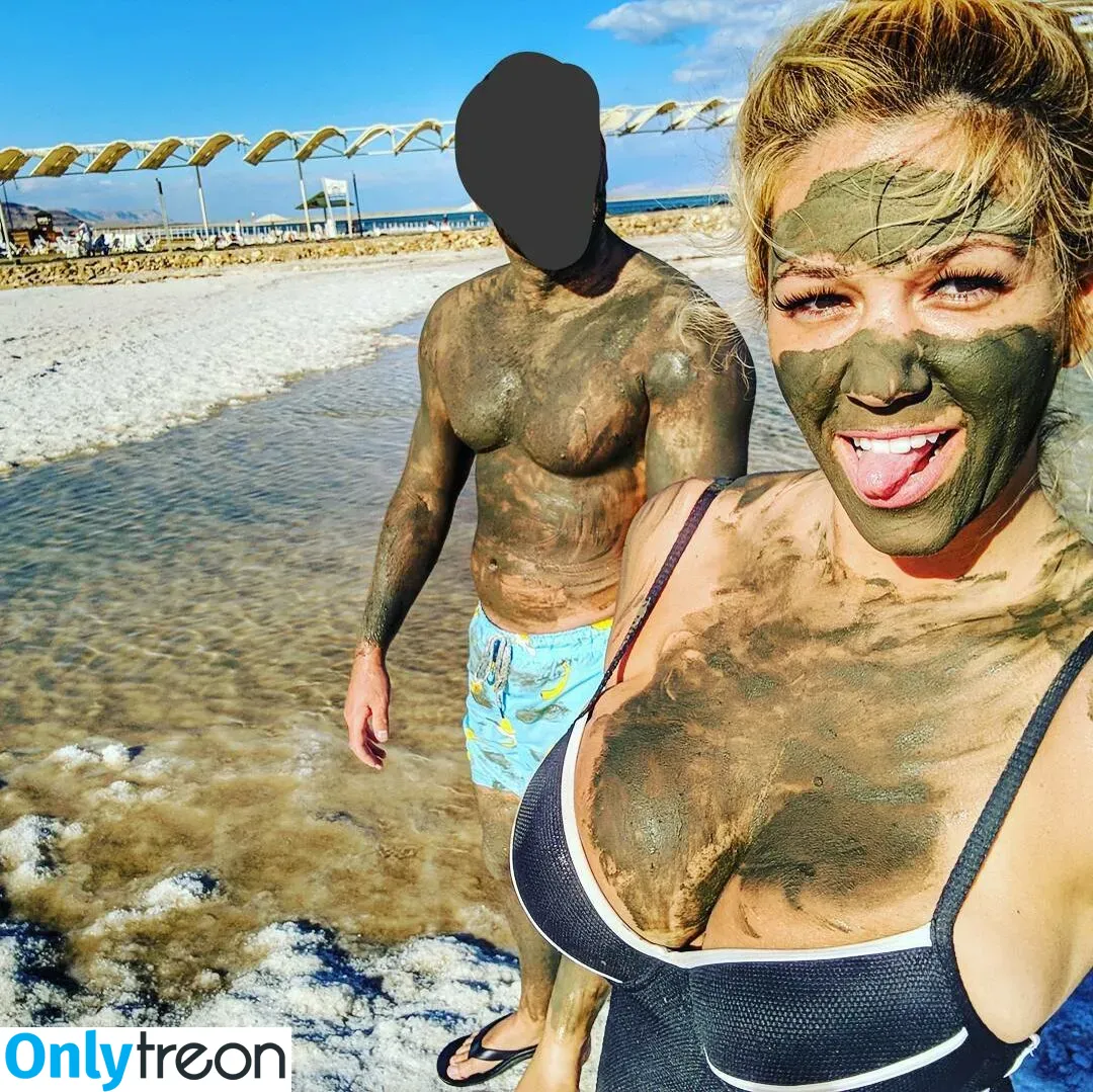Nicolle A nude photo #0037 (nicatnitemusic / nicollelove)