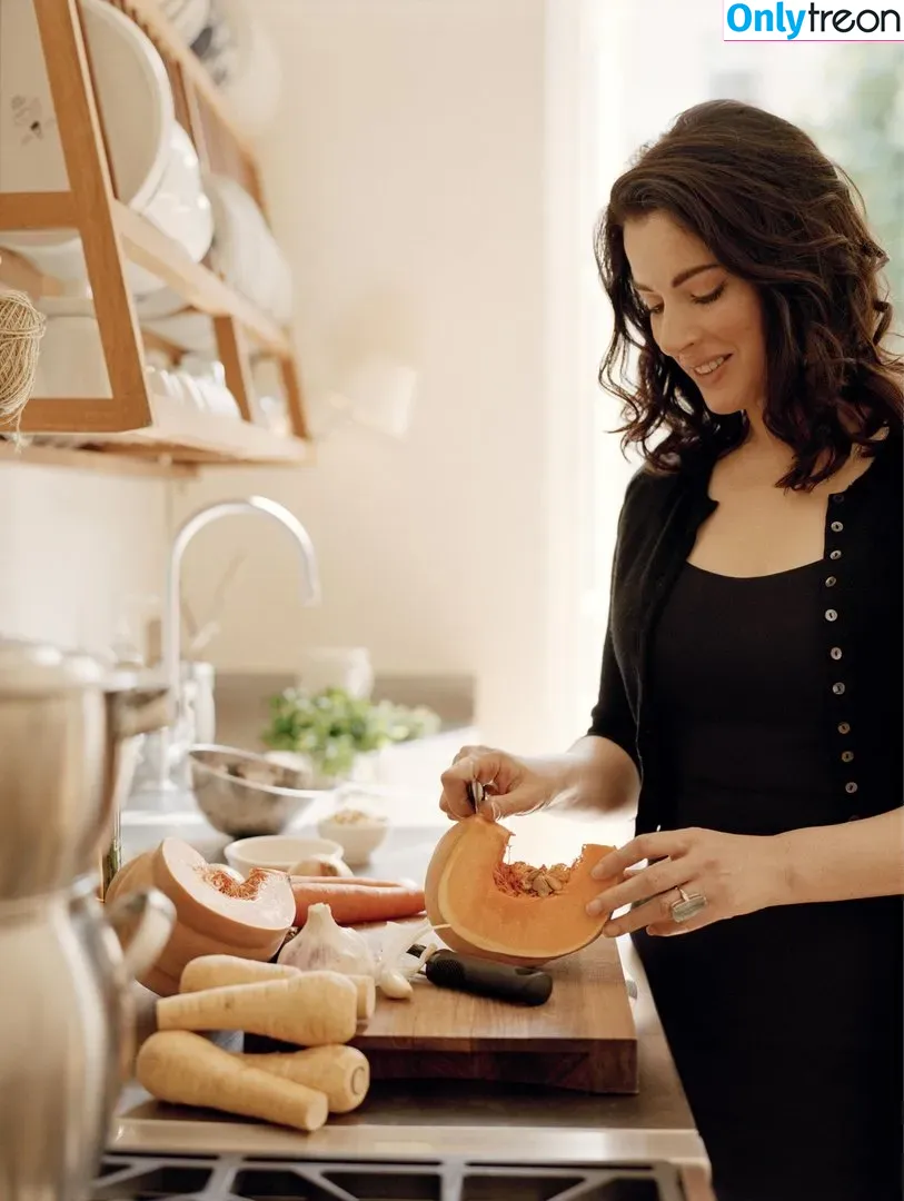 Nigella Lawson голая photo #0141 (nigellalawson)