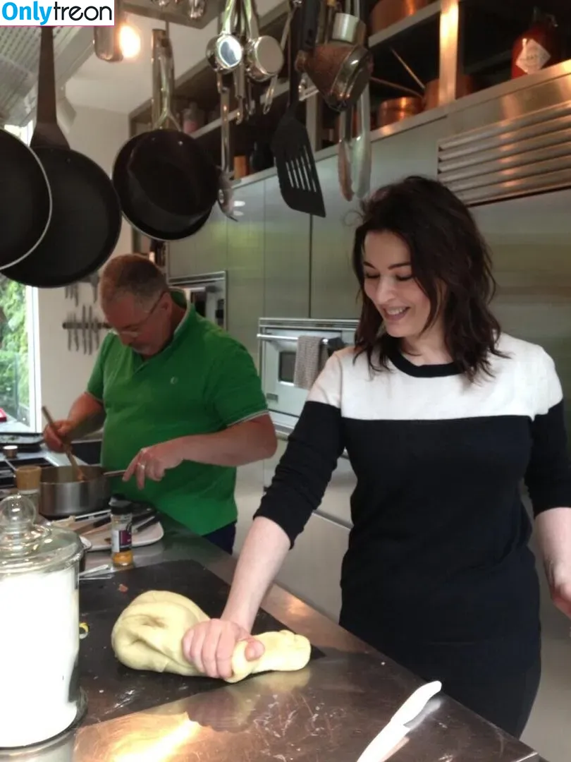 Nigella Lawson голая photo #0205 (nigellalawson)