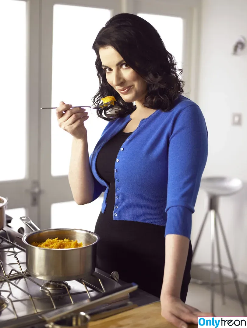 Nigella Lawson голая photo #0207 (nigellalawson)