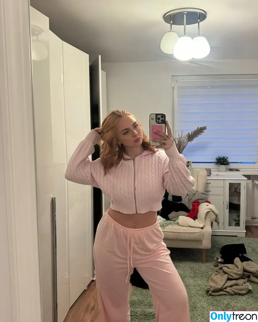 Nika Sofie голая photo #0009 (Nika Sofie)