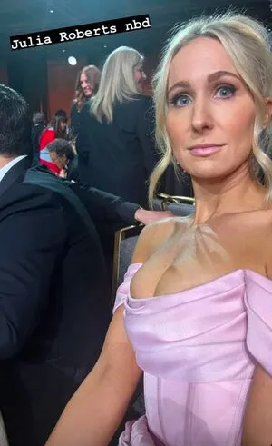 Nikki Glaser / nikkiglaser фото голая #0065