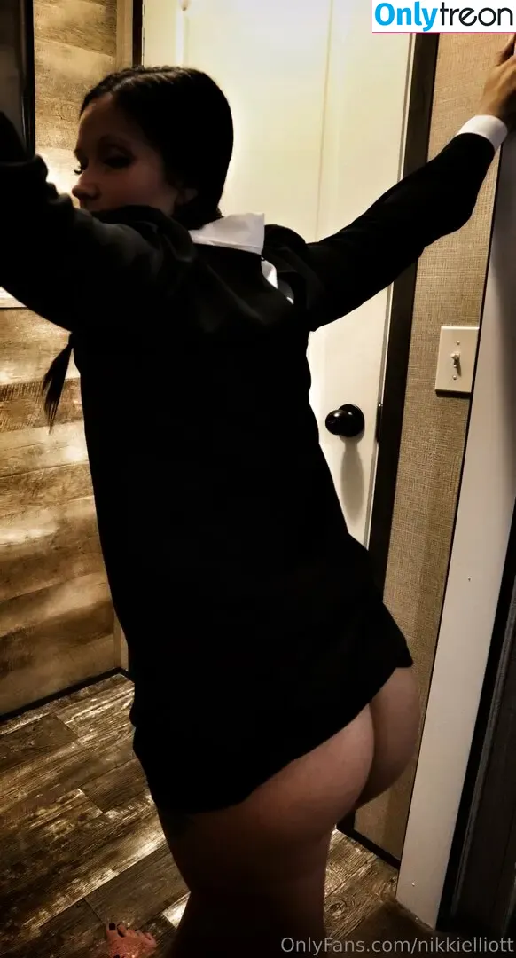 nikkielliott голая photo #0009 (nikkieliot)