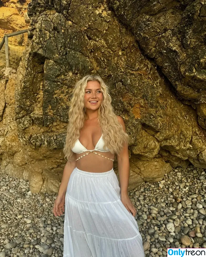 nikkiprein nude photo #0039 (trippynikipre)