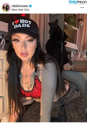 Nikkivixsin / nikkiisnaughty1 / nikkiivixsin фото голая #0002