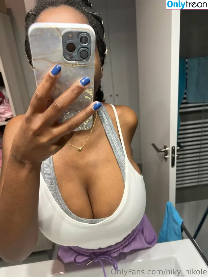 niky_nikole nude photo #0019 (nikynikole1)