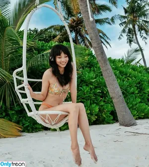 ninaisnoob / ninaofficial1 nude photo #0002