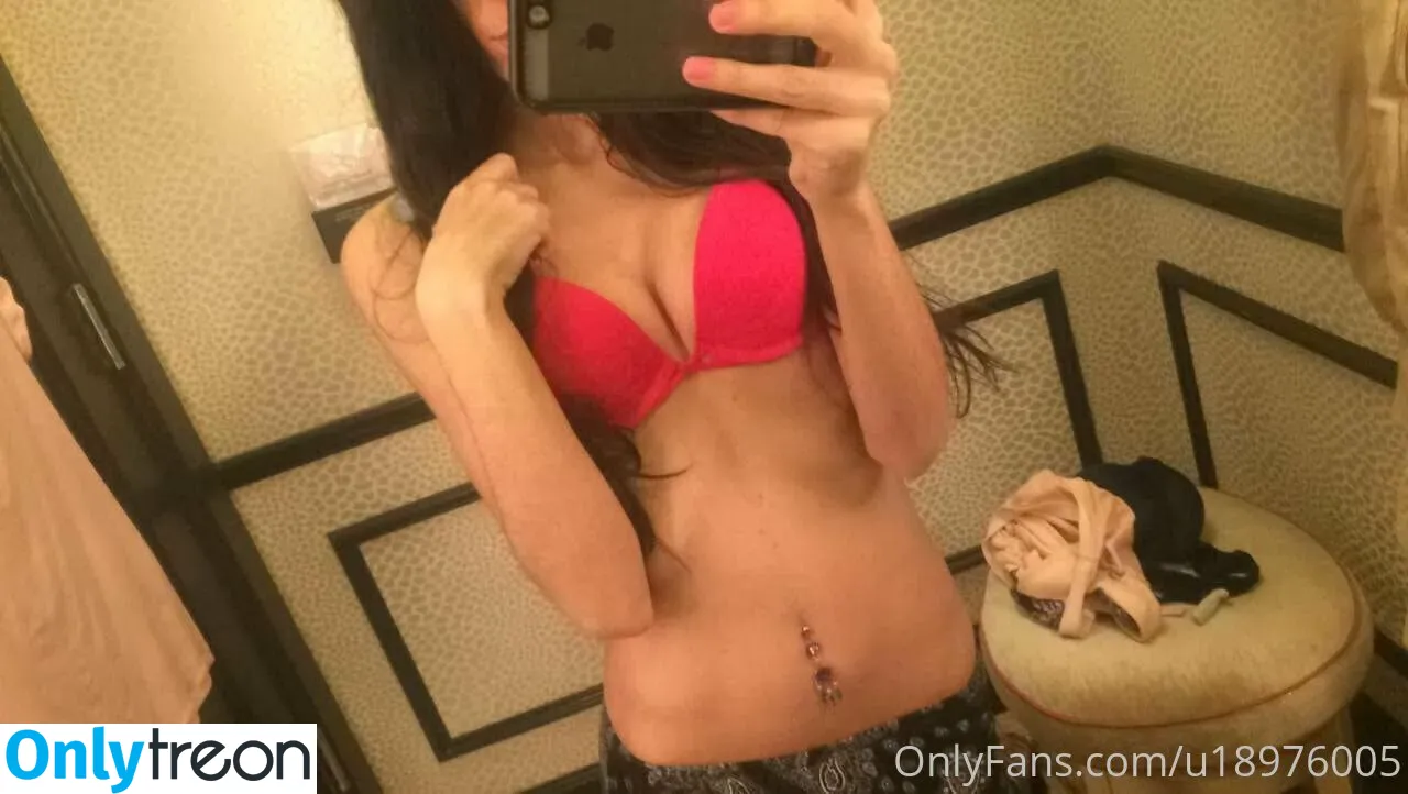 ninakhalifa nude photo #0038 (nina.khalifa_)