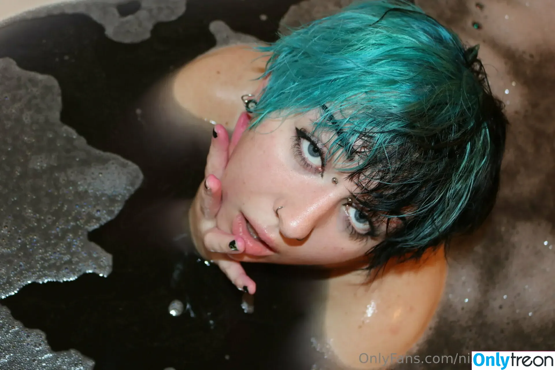 nixxxysnudes nude photo #0042 (justasinging_geek)