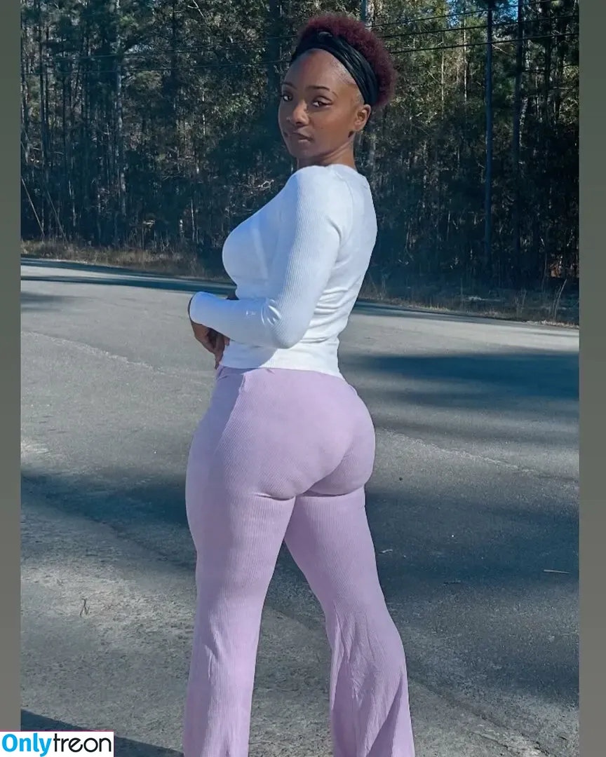 Niyahmoeye nude photo #0004 (itss.niyahmoeye._ / lady.x.desire)