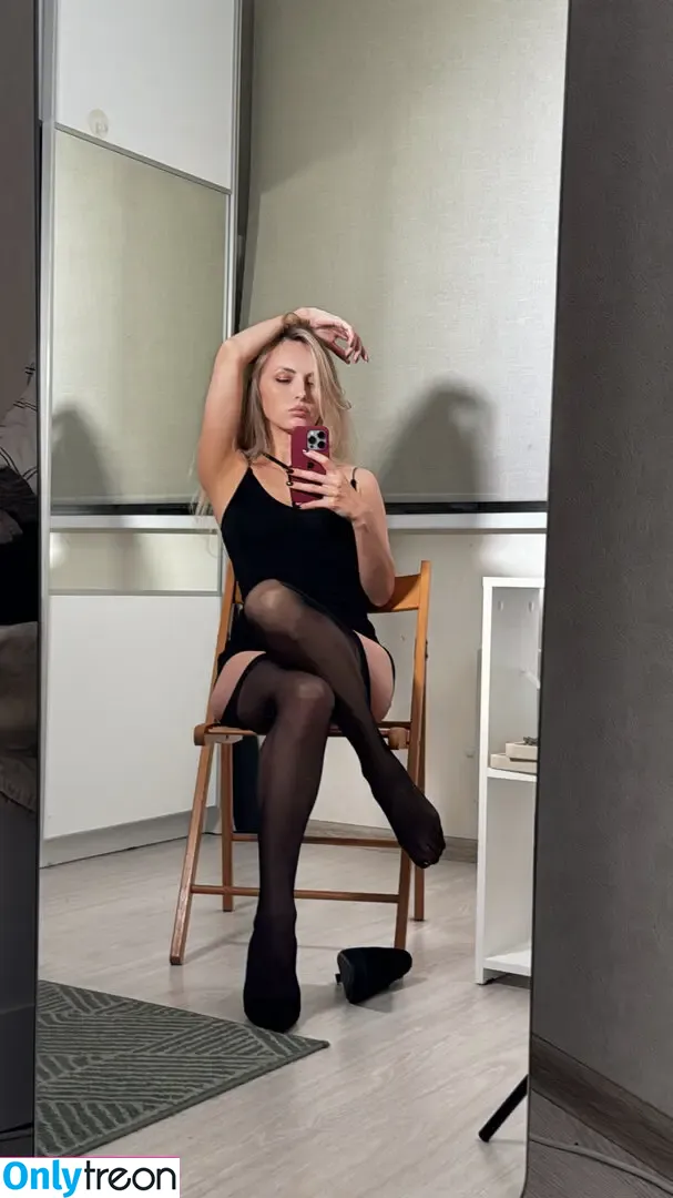 nkris nude photo #0040 (KrisN / kris.uncovered / nikkikris / piypiy32)