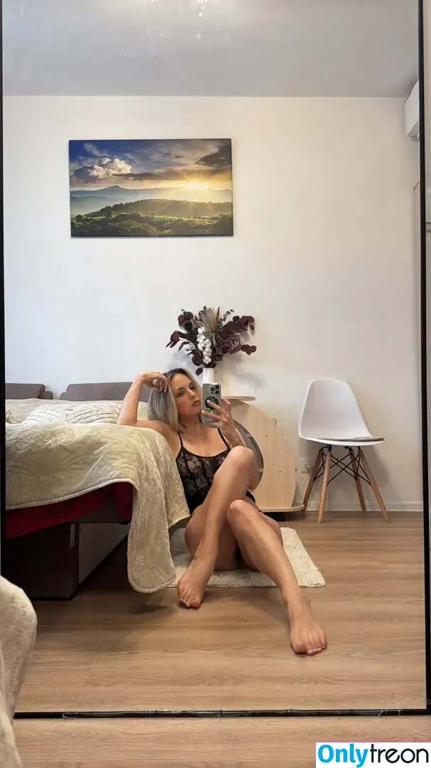 nkris nude photo #0047 (KrisN / kris.uncovered / nikkikris / piypiy32)