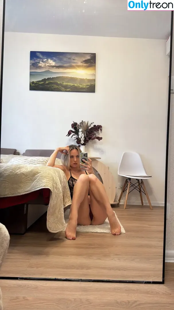 nkris nude photo #0052 (KrisN / kris.uncovered / nikkikris / piypiy32)