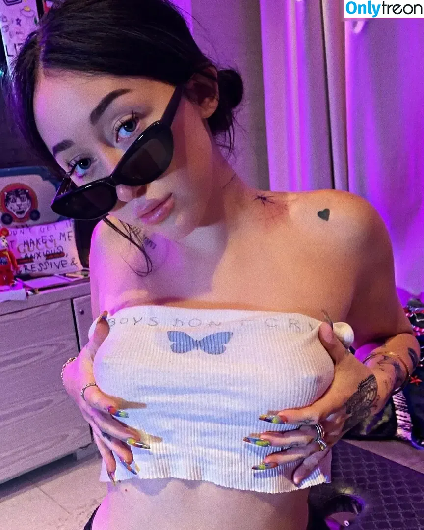 Noah Cyrus nude photo #0691 (noahcyrus)