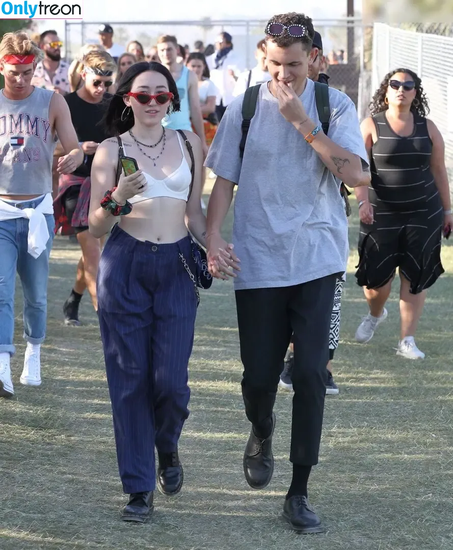 Noah Cyrus голая photo #0920 (noahcyrus)