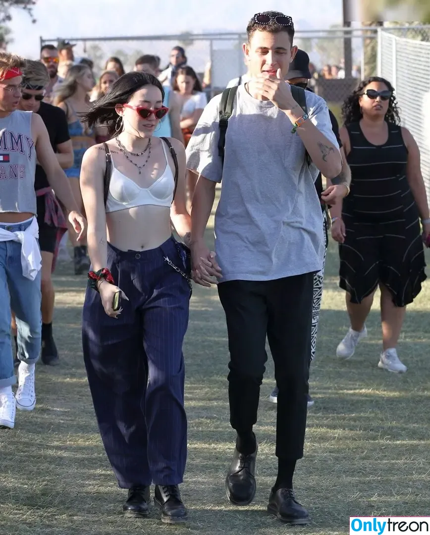 Noah Cyrus голая photo #0921 (noahcyrus)