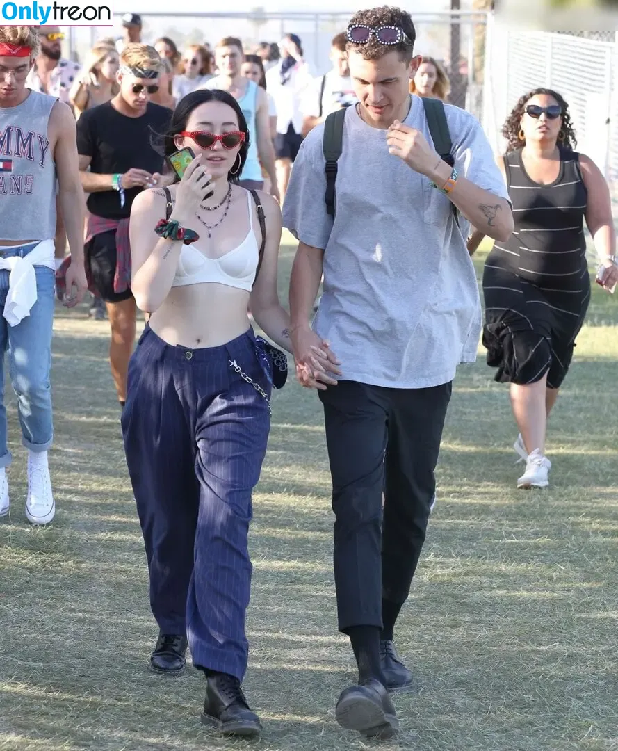 Noah Cyrus nude photo #0922 (noahcyrus)