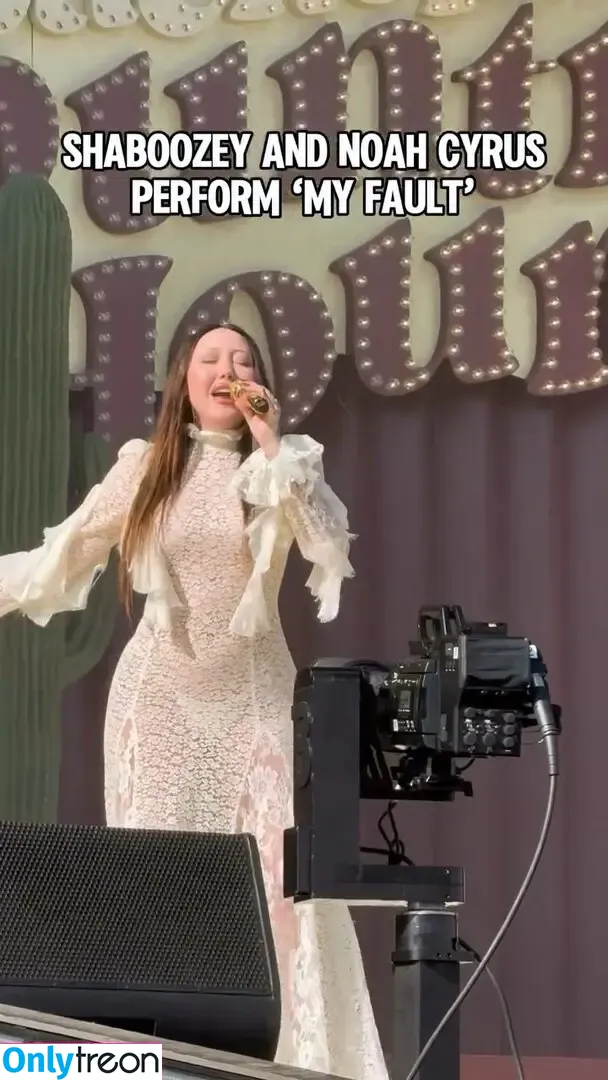 Noah Cyrus голая photo #0934 (noahcyrus)