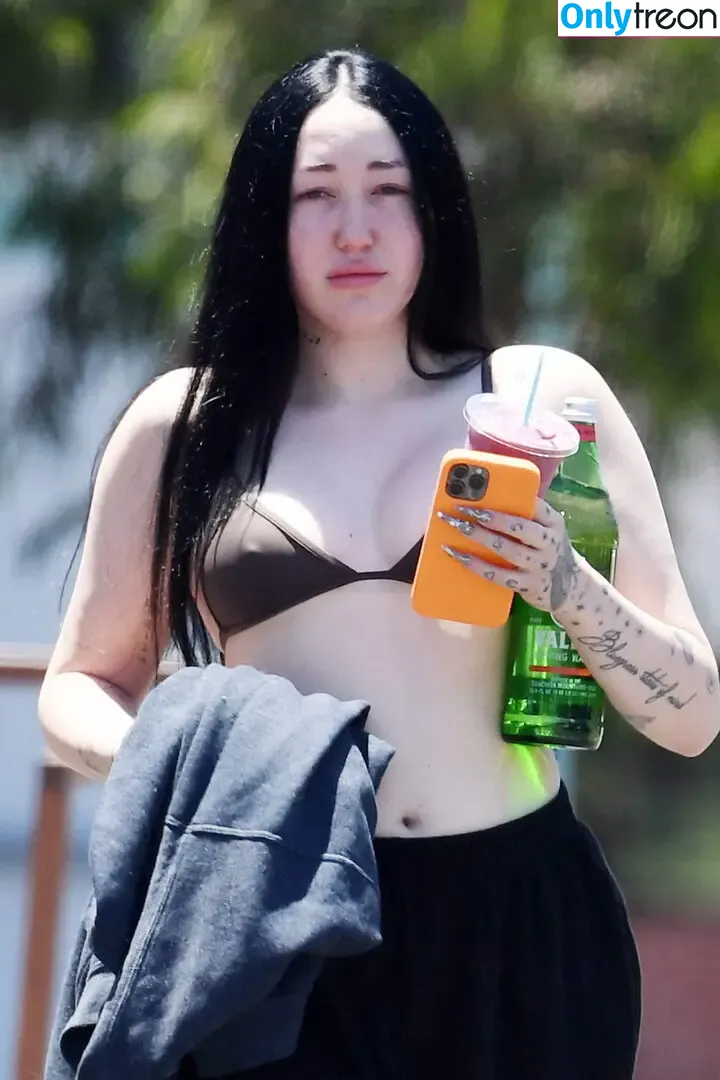 Noah Cyrus nude photo #0944 (noahcyrus)