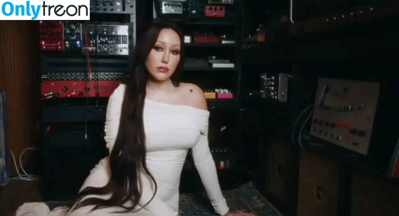 Noah Cyrus голая photo #1102 (noahcyrus)